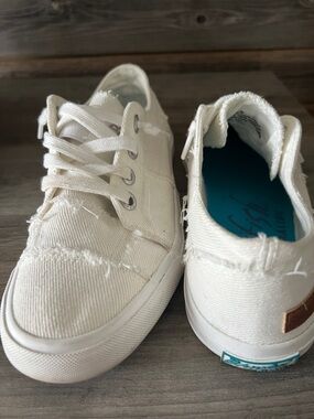 Women’s Off-White Frayed Canvas Lace-Up Sneakers